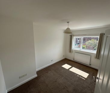 Superb 3 bedroomed terrace house to let with first floor bathroom, ... - Photo 3