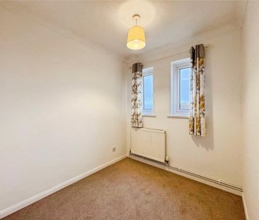 2 bedroom end of terrace house to rent - Photo 2