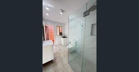 Just live villa, Seprate street entry - Photo 5