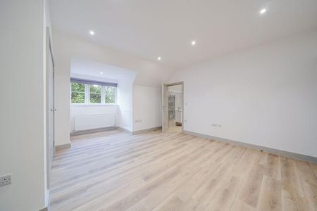 3 bedroom apartment to rent - Photo 3