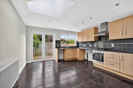 6 Connsbrook Avenue, Belfast, BT4 1JT - Photo 4