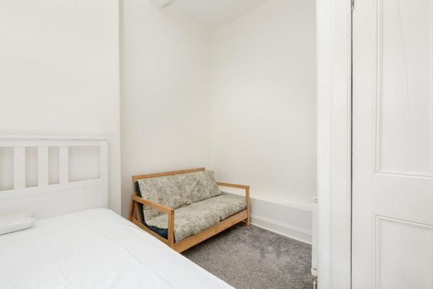 3 bedroom flat to rent - Photo 1