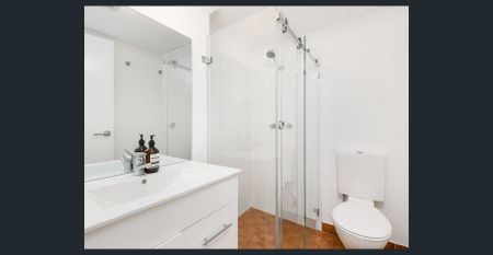 Modern light filled home in idyllic location - Photo 2