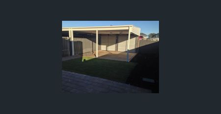 SPACIOUS FAMILY TOWNHOUSE - Photo 4