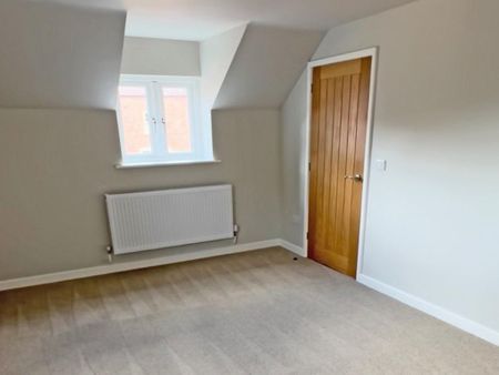 3 bedroom end of terrace house to rent - Photo 4