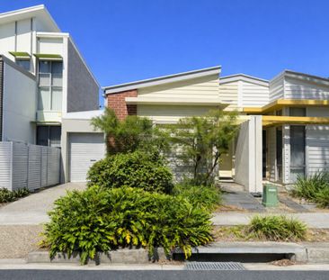 21 Conimbla Street, Fitzgibbon QLD 4018 - Townhouse For Rent | Domain - Photo 1
