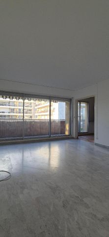 Location Appartement 3 pièces 70m² NICE 06100 - Photo 3