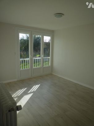 Loue Appartement à Rezé Pont Rousseau T2 rdc - cave et parking extérieur - Photo 1