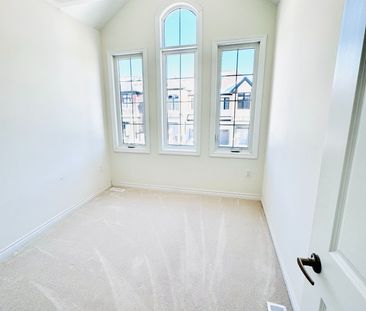 For Lease - 2924 Nakina Street, Pickering, Ontario - Photo 1