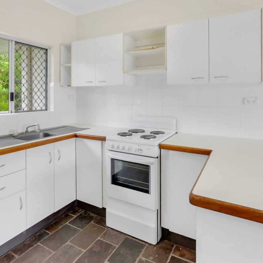 CONVENIENTLY LOCATED TWO BEDROOM UNIT! - Photo 1