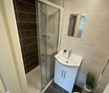 6 bedroom terraced house to rent - Photo 1