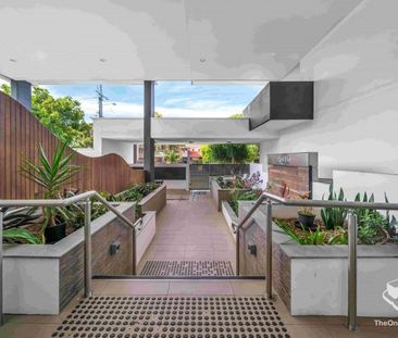Stylish Two-Bedroom Unit in Prime Location - Photo 4