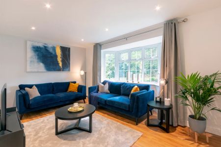 3 Bed, House - Photo 2