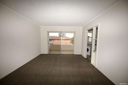 Spacious One-Bedroom Apartment in the Heart of Kingsford - Photo 2