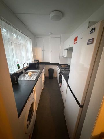 2 Bed Flat, Ash Court, SE12 - Photo 4