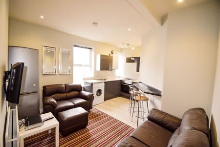 3 bedroom flat to rent - Photo 2