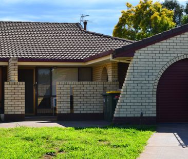 The perfect courtyard home! - Photo 3