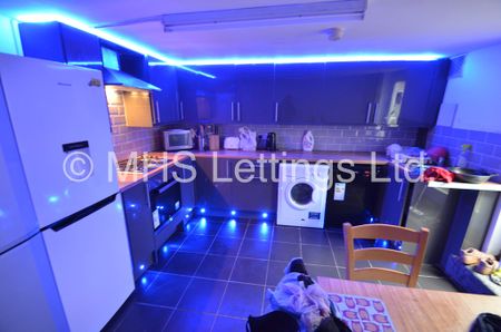 6 Bedroom Mid Terraced House for rent in Ashville Avenue - Photo 5