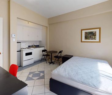 STUDIO SPACIEUX AVEC VUE SUR UN LUXURIANT JARDIN PRIVÉ !! - Photo 3