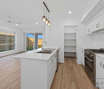 SPACIOUS HOME PERFECT FOR YOUR FAMILY! - Photo 3