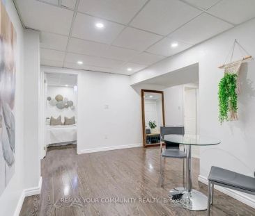 8 OZNER CRESCENT - Photo 1