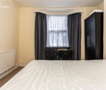 4 bedroom terraced house to rent - Photo 6