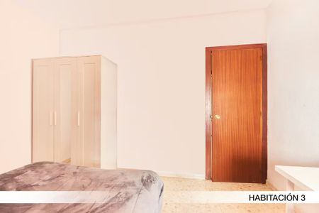 Calle Farmaceútico Murillo Herrera, Sevilla, Andalusia 41010 - Photo 5