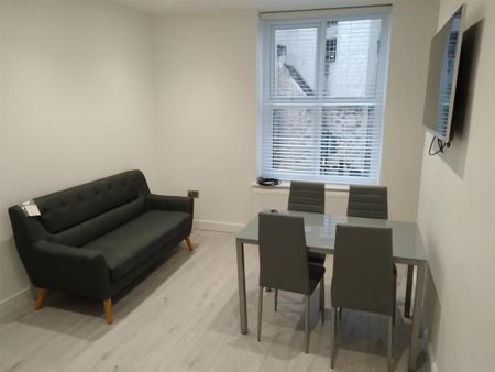 3 bedroom private hall to rent - Photo 2