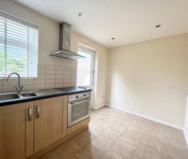 2 bedroom semi-detached house to rent - Photo 4