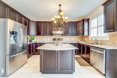 For Lease - 2481 Taylorwood Drive, Oakville, Ontario - Photo 2