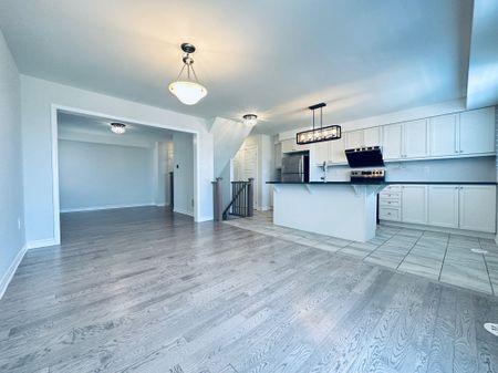 For Lease - 91 Mcalister Avenue, Richmond Hill, Ontario - Photo 2