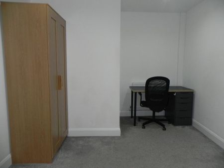 5 bedroom semi-detached house to rent - Photo 5