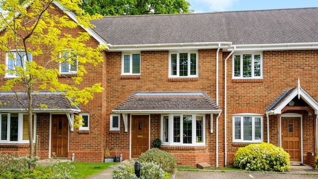 Updown Hill, Windlesham, GU20 - Photo 1