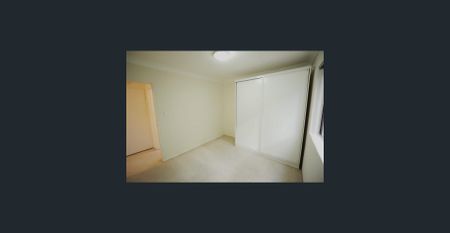 One -bedroom unit in a fantastic location. - Photo 4