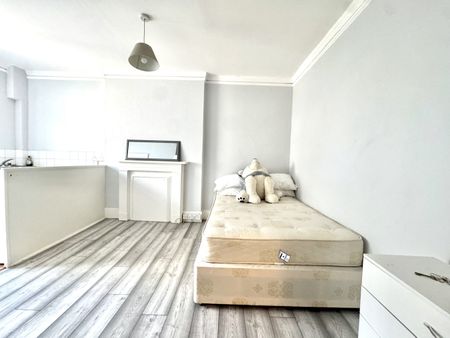 Sussex Gardens, Paddington, London, W2 - Photo 3