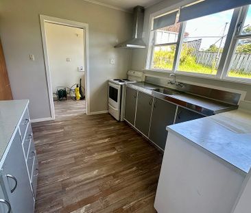 Sunny 3BR Family Home in Raumati South - Photo 6
