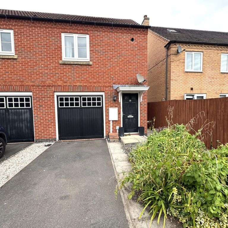 2 bedroom coach house to rent - Photo 1