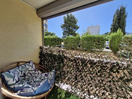 Appartement 3 pièces 65m2 MARSEILLE 10EME 1 150 euros - Photo 3