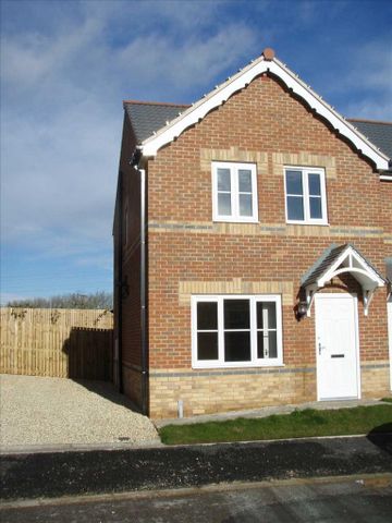 3 bedroom semi-detached house to rent - Photo 5
