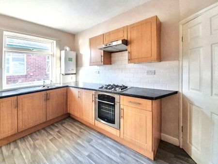 2 bed upper flat to rent in NE3 - Photo 4