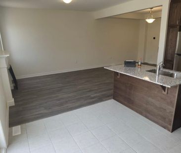 For Lease - 3305 Thunderbird Promenade, Pickering, Ontario - Photo 4