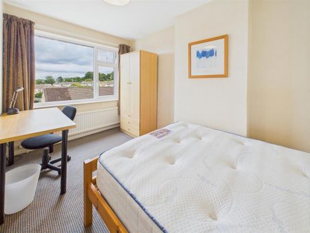 4 bedroom end of terrace house to rent - Photo 4