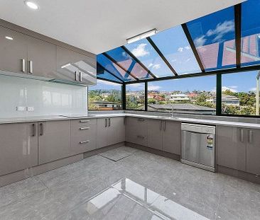 Well Designed 5 Bedroom + 3 Bathroom House - Photo 3