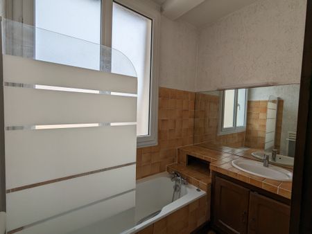 Location Appartement 4 pièces 82m² ISSOUDUN 36100 - Photo 4