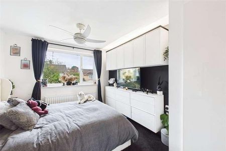 Whins Close, Camberley, Surrey, GU15 - Photo 4