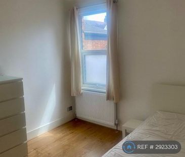 1 bedroom in a flat share to rent - Photo 3
