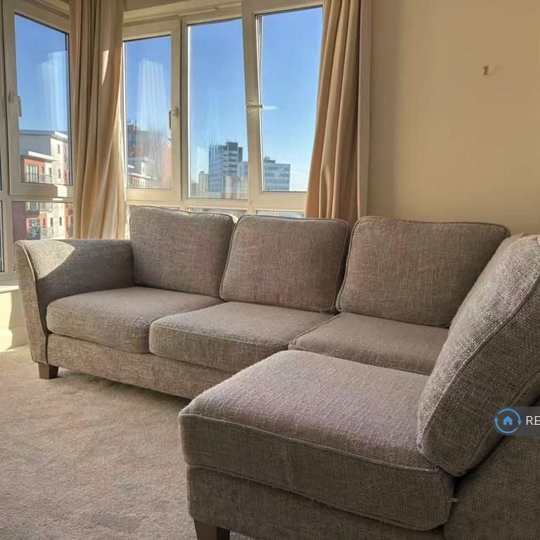 2 bedroom flat to rent - Photo 1