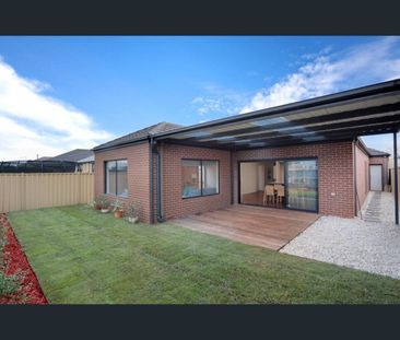 25 Aberfeldie Way, Caroline Springs, Vic 3023 - Photo 4