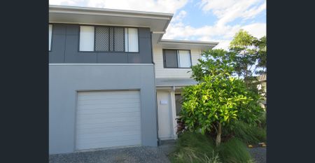 MODERN- LARGE TOWN-HOUSE, Luxury Bayside Living With Location! Thornlands. - Photo 3