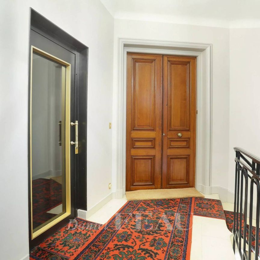 Location appartement, Paris 7ème (75007), 7 pièces, 193.3 m², ref 86210988 - Photo 1